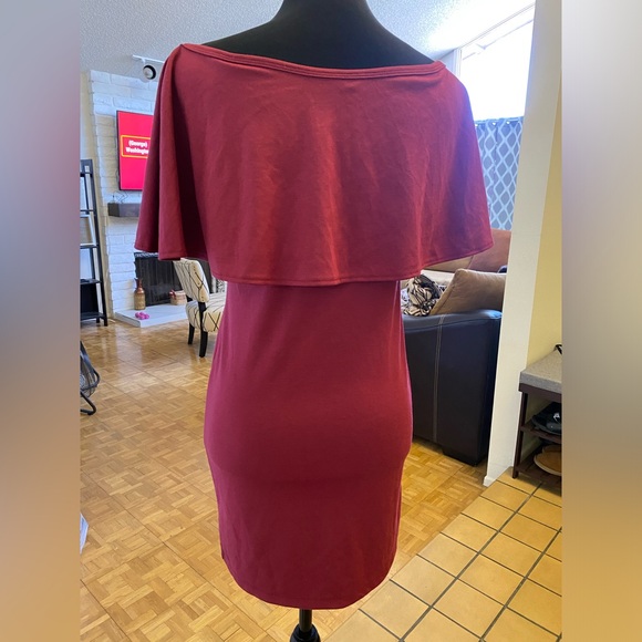 Off shoulder dress with side cut NWOT - Picture 12 of 13